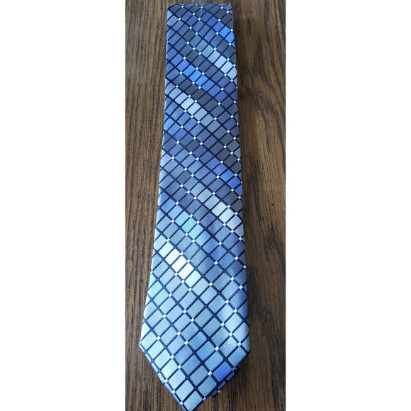 Kenneth Cole Reaction Tie Blue and Gray Square Diamond Pattern 100% Silk - Picture 1 of 6